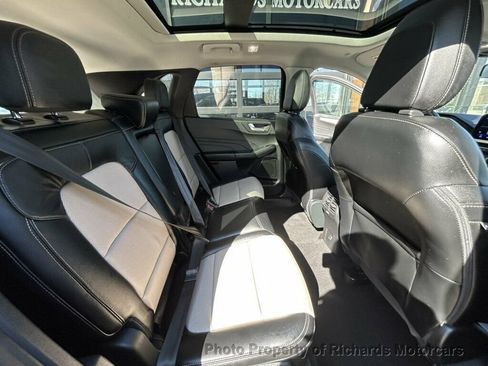 Used 2022 Ford Escape Titanium w/ Titanium Elite Package AWD/4WD image 19