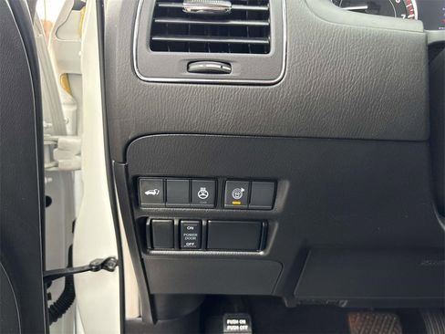 Used 2024 Nissan Armada SL w/ Captain's Chairs Package image 23