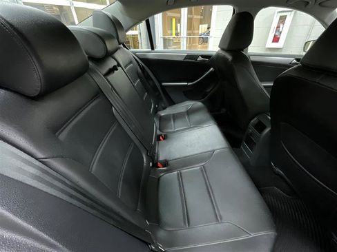 Used 2017 Volkswagen Jetta SE image 18