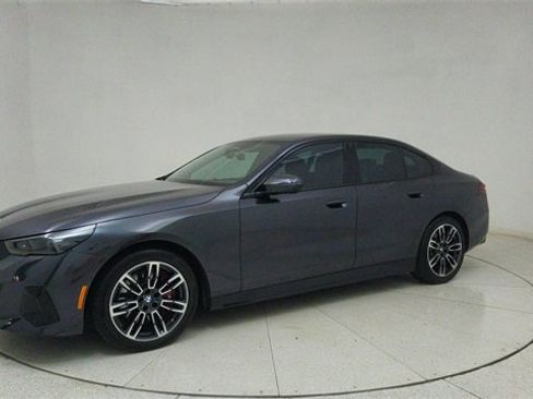 Used 2025 BMW 540i xDrive w/ Executive Package image 70