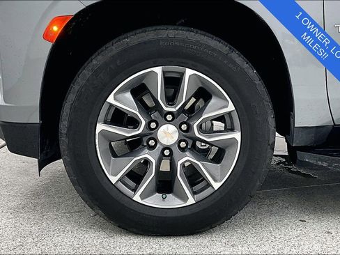 Used 2024 Chevrolet Tahoe LT w/ Luxury Package image 12