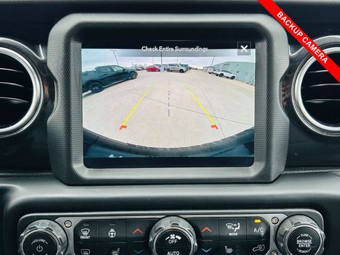Used 2022 Jeep Wrangler Unlimited Sahara AWD/4WD image 6