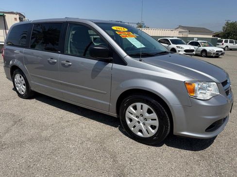 Used 2014 Dodge Grand Caravan SE w/ Quick Order Package 29E SE FWD image 3