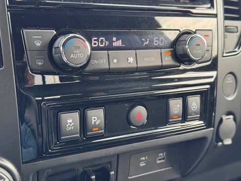 Used 2022 Nissan Titan PRO-4X w/ Pro-4x Convenience Package AWD/4WD image 13