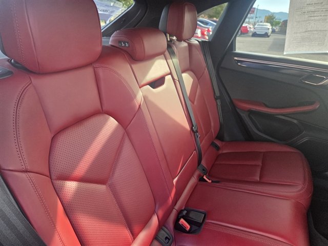 Used 2023 Porsche Macan AWD/4WD image 10