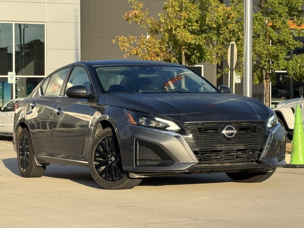 Used 2025 Nissan Altima 2.5 SV w/ SV Special Edition Package AWD/4WD image 2