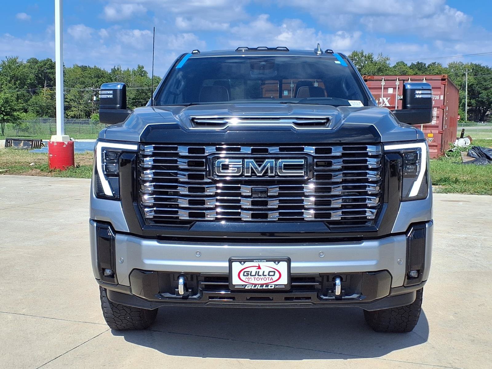 Used 2025 GMC Sierra 3500 Denali Ultimate AWD/4WD image 4