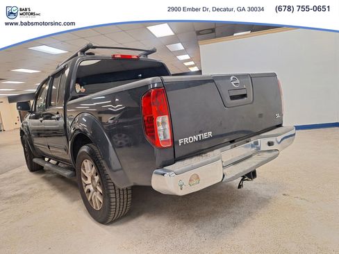 Used 2012 Nissan Frontier SL w/ Moonroof Pkg image 9