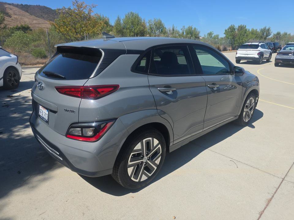 Used 2023 Hyundai Kona SEL w/ Cargo Package FWD image 3