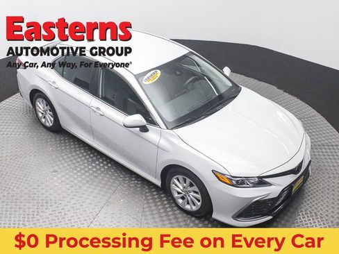 Used 2023 Toyota Camry LE FWD image 3