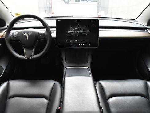 Used 2023 Tesla Model 3 Standard Range image 29