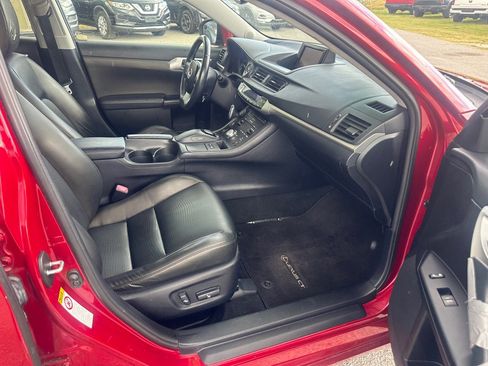 Used 2013 Lexus CT 200h w/ Premium Pkg w/Navigation FWD image 23