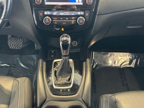 Used 2018 Nissan Rogue SL w/ Premium Package image 23