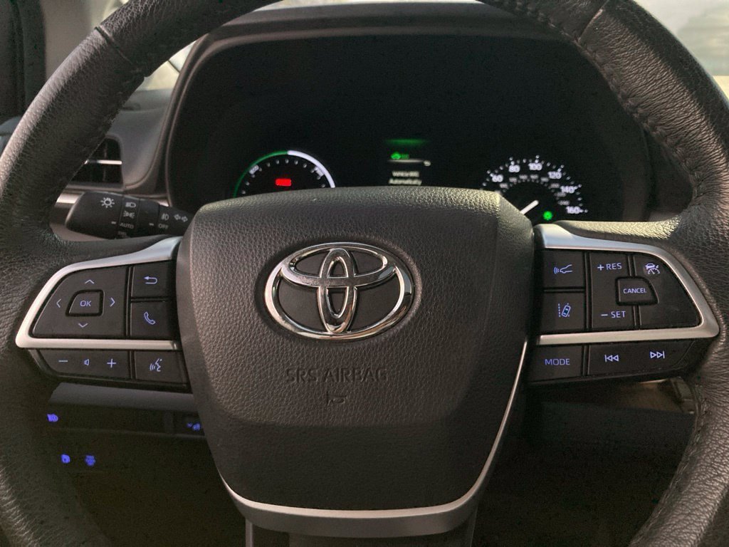 Used 2023 Toyota Sienna XLE w/ XLE Plus Package FWD image 17
