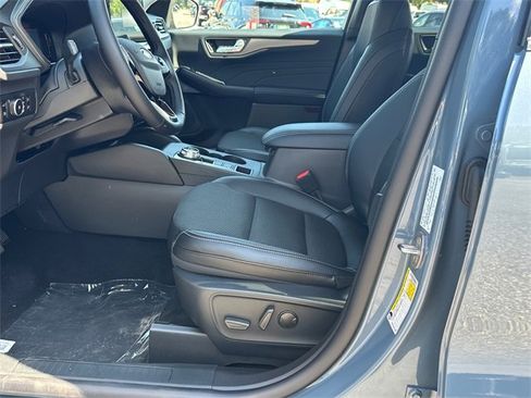 New 2025 Ford Escape SE image 9