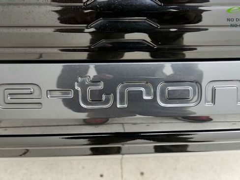 Used 2024 Audi Q8 e-tron Premium Plus w/ Premium Plus Package AWD/4WD image 35