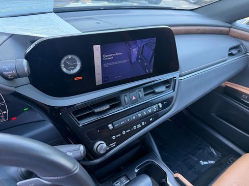 Used 2023 Lexus ES 250 w/ Premium Package AWD/4WD image 22