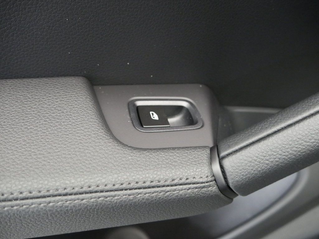 Certified 2026 Porsche Cayenne AWD/4WD image 23