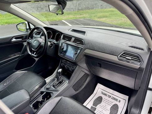 Used 2018 Volkswagen Tiguan SE AWD/4WD image 12