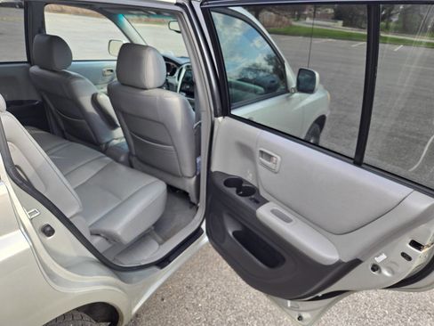 Used 2005 Toyota Highlander 2WD V6 w/ 3rd Row image 28