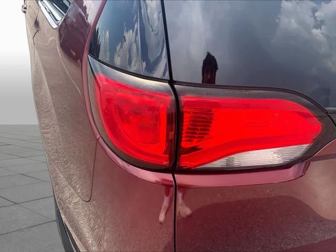 Used 2017 Chrysler Pacifica Limited w/ UConnect Theater Package FWD image 29