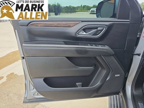 Used 2023 Chevrolet Suburban Premier w/ Premium Package 2 AWD/4WD image 23