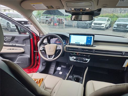 New 2026 Lincoln Corsair Premiere image 21