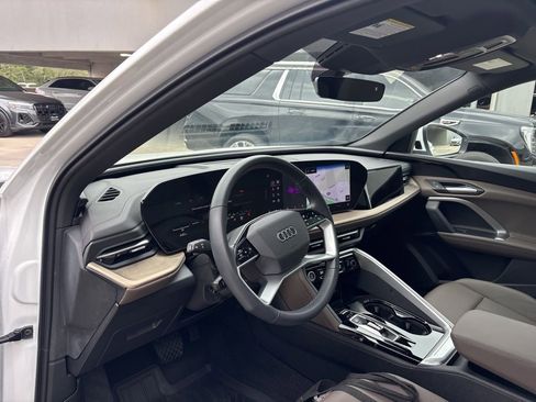 Used 2025 Audi Q5 Premium w/ Convenience Package AWD/4WD image 12