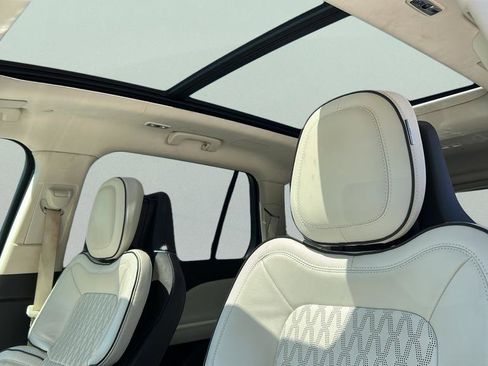 Used 2023 Lincoln Aviator Black Label w/ Class IV Trailer Tow Package image 14