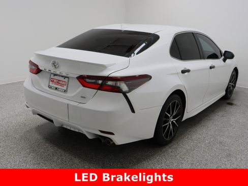 Used 2023 Toyota Camry SE image 7