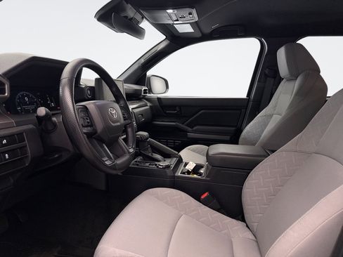 Used 2025 Toyota Tacoma SR5 AWD/4WD image 8