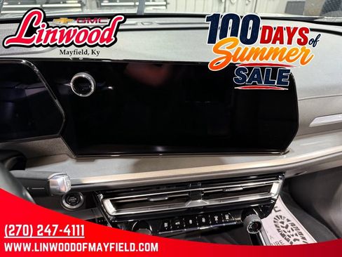 Used 2026 Chevrolet Traverse LT FWD image 17