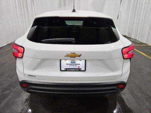 New 2026 Chevrolet Trax LS w/ LS Convenience Package image 4