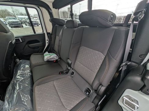 New 2026 Jeep Gladiator Mojave AWD/4WD image 18