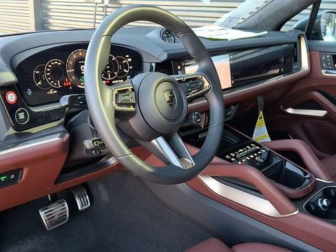 New 2025 Porsche Cayenne Turbo image 4