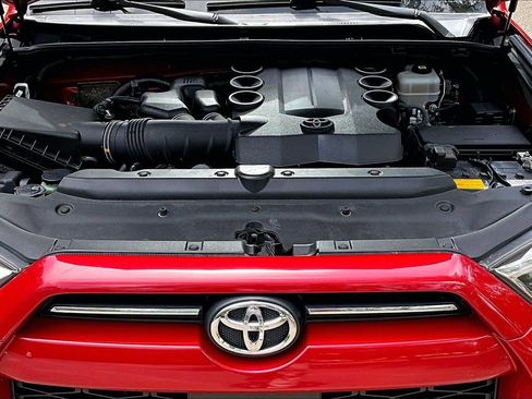 Used 2022 Toyota 4Runner SR5 AWD/4WD image 29