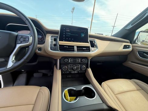 Used 2024 Chevrolet Tahoe Premier AWD/4WD image 15