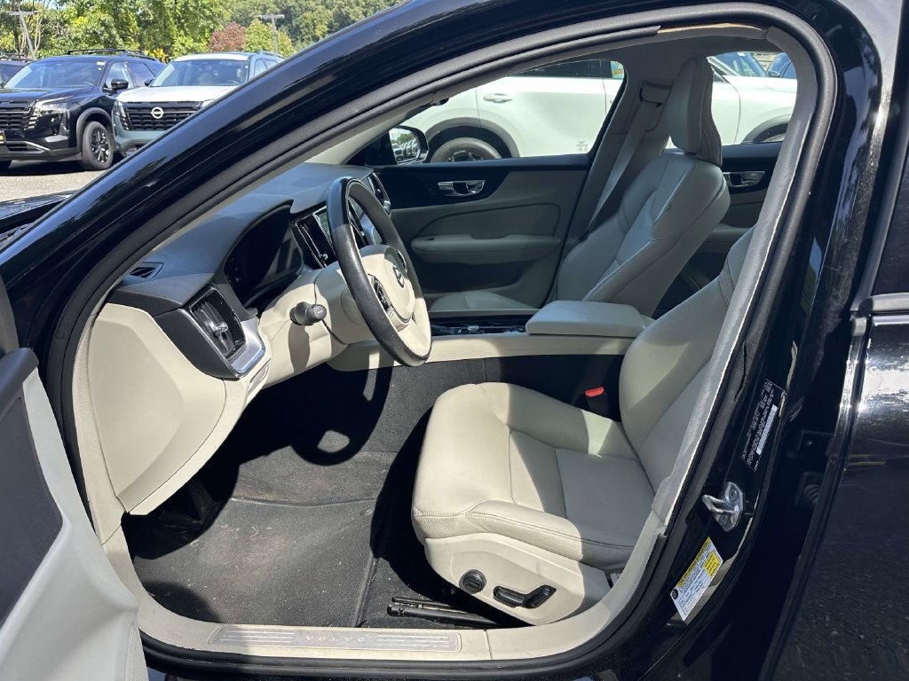 Used 2019 Volvo S60 T6 Momentum w/ Premium Package AWD/4WD image 17