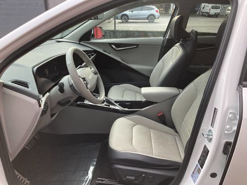 Used 2023 Kia Niro Wave w/ Wave Preserve Package image 9