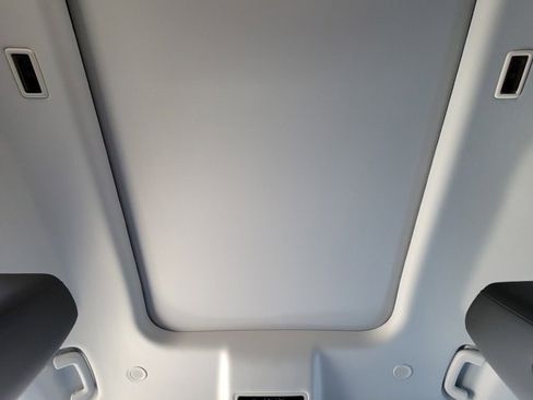 Used 2025 Land Rover Defender 110 S image 26