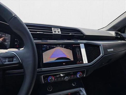 New 2025 Audi Q3 2.0T Premium image 24