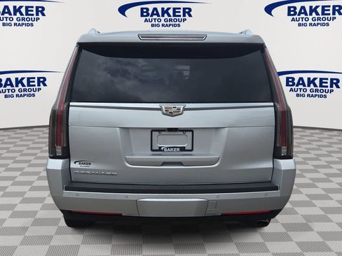 Used 2018 Cadillac Escalade ESV Premium Luxury AWD/4WD image 4