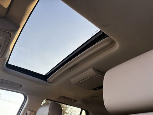 Used 2018 GMC Yukon SLT w/ Premium Edition image 32