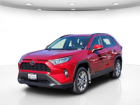 Used 2021 Toyota RAV4 XLE Premium AWD/4WD image 11