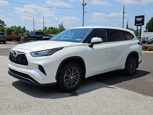 Used 2020 Toyota Highlander L AWD/4WD image 3