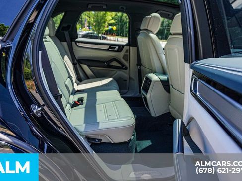 Used 2023 Porsche Cayenne AWD/4WD image 21