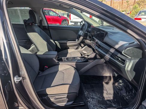 Used 2025 Kia K4 FWD image 20