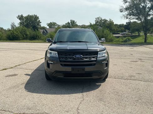 Used 2019 Ford Explorer XLT w/ Equipment Group 202A AWD/4WD image 9