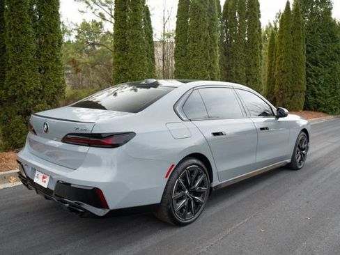 Used 2023 BMW 760i xDrive w/ Executive Package image 11