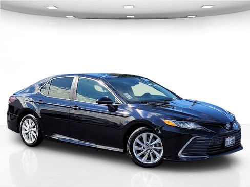 Used 2023 Toyota Camry LE w/ Convenience Package FWD image 2